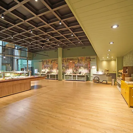 World Riwo Hotel. ホテル ベナルマデナ