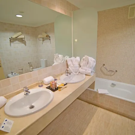 World Riwo Hotel. Hotel