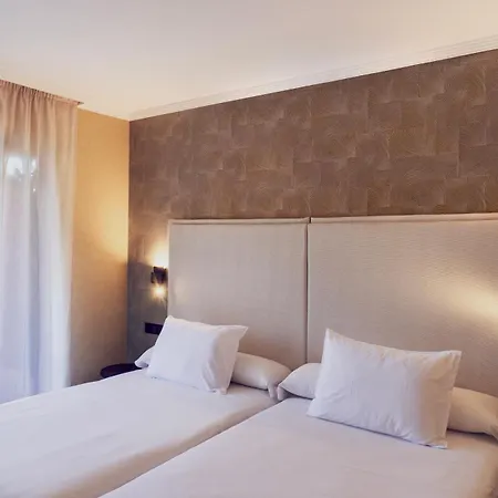 Hotel World Riwo Hotel. 4*