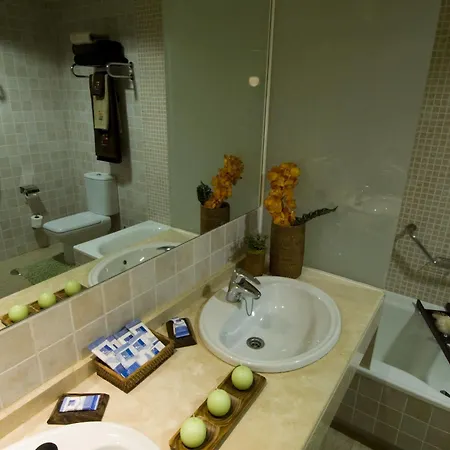 Hotel World Riwo Hotel. 4*